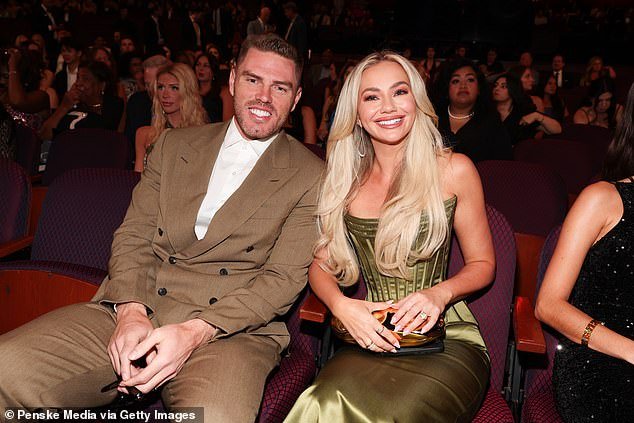 Chelsea, la esposa de la estrella de los Dodgers, Freddie Freeman, comparte información actualizada desde la cama del hospital mientras la familia espera su cuarto hijo