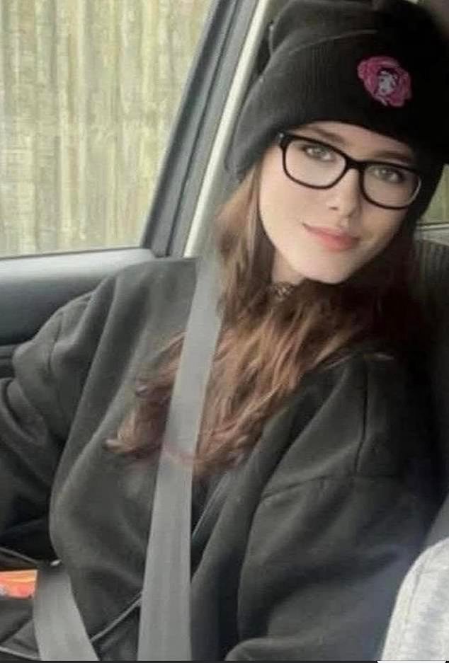 En la foto: Mujer de 19 años muere en ataque de perro después de ser atacada por una ‘mascota que dormía en su cama’