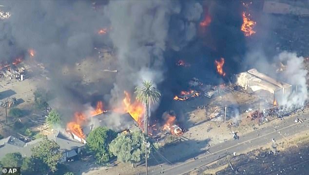 El teniente del sheriff acusado de asesinato después de que millones de libras de fuegos artificiales explotaran en una bola de fuego mortal