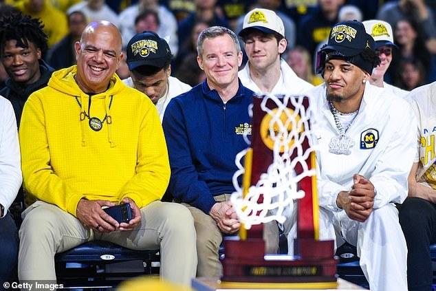 Michigan hace un gran llamado sobre el futuro del entrenador Dusty May pocos días después de que los llevó a la gloria del March Madness