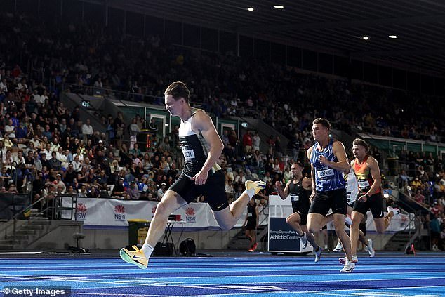 Gota La gota queda eclipsada cuando su rival australiano gana el título nacional de los 100 metros y rompe la barrera de los 10 segundos