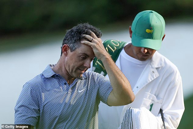 La ventaja de seis golpes de Rory McIlroy en el Masters se ha esfumado: los errores del campeón defensor lo dejan al nivel de Cameron Young antes de un emocionante último día en Augusta.