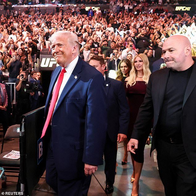 Los estadounidenses están furiosos mientras Donald Trump mira UFC con Ivanka, Marco Rubio y Dana White en medio de tensas negociaciones sobre la guerra de Irán.