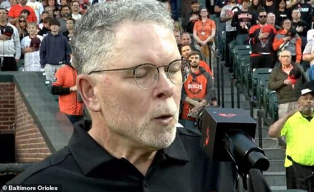 El campeón Whistler irrita a los fanáticos del béisbol con un himno nacional asombroso antes del juego de los Orioles de Baltimore