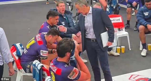 La leyenda del fútbol critica al entrenador de la NRL después de molestar a una estrella en una crisis en el vestuario que fue captada por la cámara