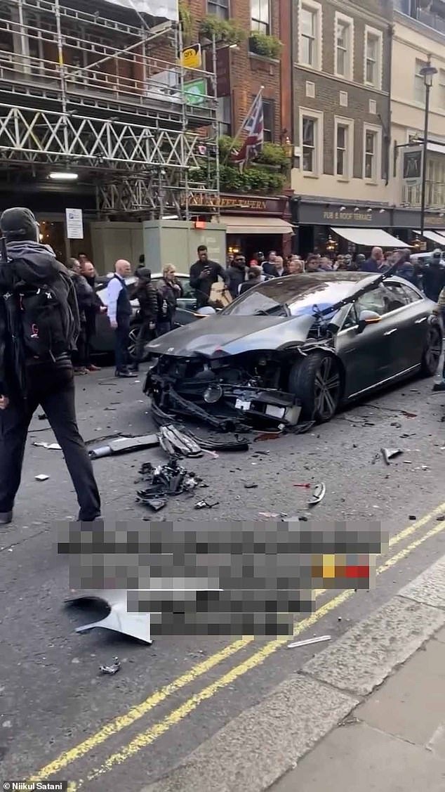 Hombre arrestado después de “chocar un auto robado contra un bicitaxi mientras era perseguido por la policía” en el concurrido Soho
