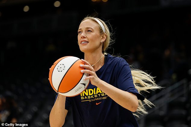 Sophie Cunningham regresa a Indiana Fever y se une a su mejor amiga Caitlin Clark después de que la estrella de la WNBA llegue a la agencia libre.
