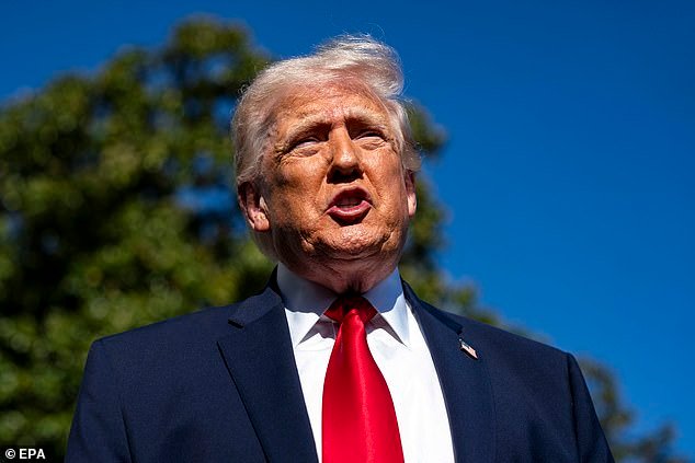 Trump critica al Papa Leo por ser “DÉBIL en materia de crimen” por pasar tiempo con los demócratas y dice que el pontífice nacido en Estados Unidos “no estaría en el Vaticano” sin él