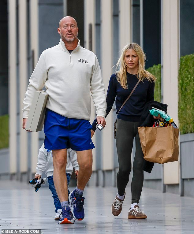 Luke Sayers y su nuevo amor salen a la luz después de que la batalla legal del escándalo de la ‘foto de pene’ del exjefe de Carlton con su esposa toma otro giro