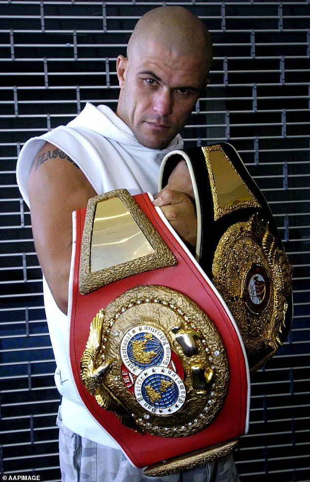 La leyenda del boxeo australiano Shannan Taylor habla sobre la única señal de advertencia antes de su horrible diagnóstico de cáncer y cómo lucha contra la enfermedad mientras está en bancarrota después de haber sido estafado.