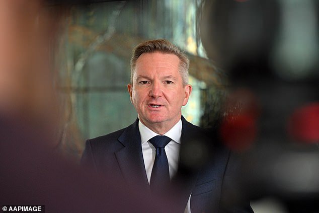 Chris Bowen hace una confesión sincera sobre el Estrecho de Ormuz, y pinta un futuro sombrío para Australia