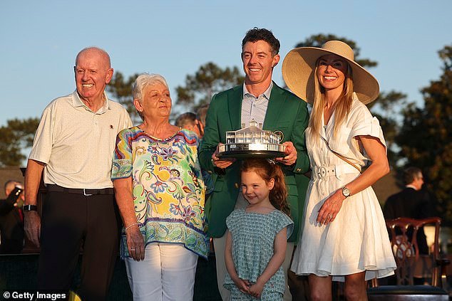 Momento adorable: el tributo de la victoria del Masters de Rory McIlroy a su esposa Erica y a su hija por ‘aguantarme’ deja a Poppy, de cinco años, avergonzada
