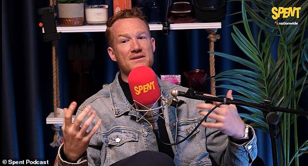 Greg Rutherford revela que fue “estafado” cuando vendió su guitarra “nunca usada” y terminó PERDIENDO dinero en la venta