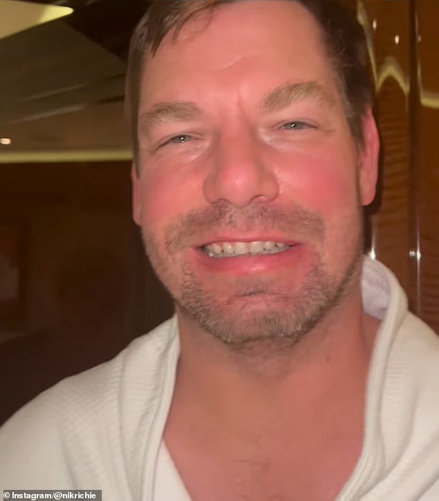 El video ‘Party Yacht’ parece mostrar a Eric Swalwell, con la cara hinchada, relajándose en bata de baño, mientras abandona el Congreso en medio de una denuncia de violación.
