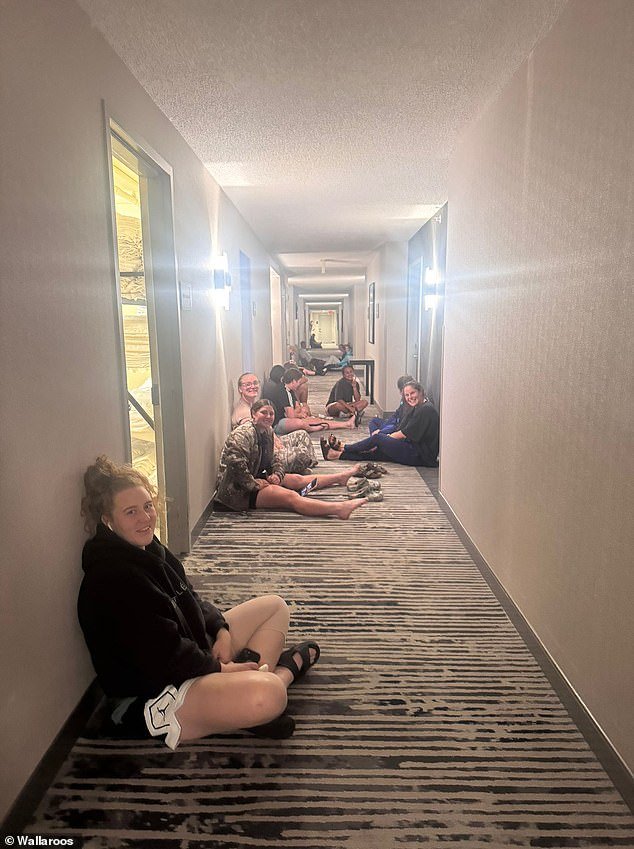 El equipo australiano de fútbol femenino se ve obligado a refugiarse tras un tornado durante su gira por Estados Unidos