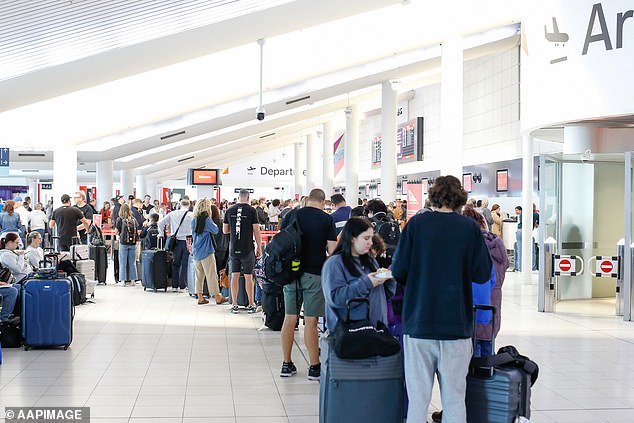 Pasajero de 52 años acusado de violar a una mujer sentada a su lado en un vuelo internacional