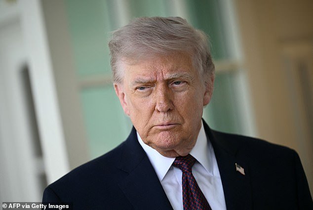 La ‘Puerta de las Lágrimas’: Punto de estrangulamiento global de 18 millas que Irán planea tomar mientras los saudíes ruegan a Trump que ponga fin al bloqueo de Ormuz