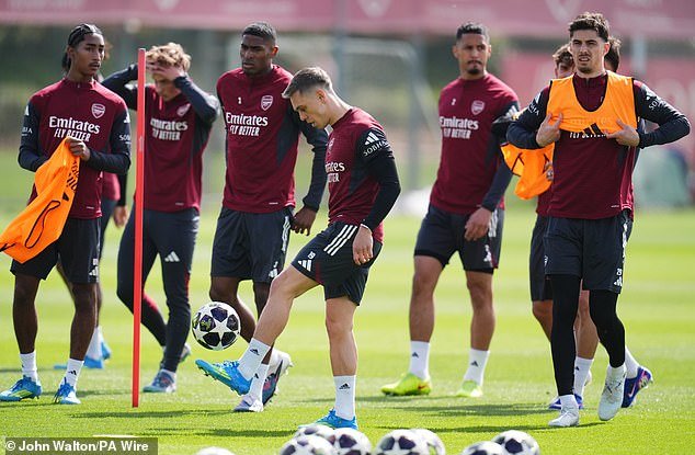 El Arsenal, afectado por la crisis, ve a CINCO estrellas de primera elección perderse el entrenamiento en vísperas del partido decisivo de la Liga de Campeones contra el Sporting, y solo unos días antes de viajar a Man City en un partido que deben ganar.