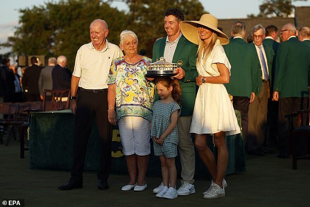 Revelado: Los relojes de lujo que Erica Stoll usó en el Masters… y ninguno fue fabricado por el patrocinador de su esposo Rory McIlroy