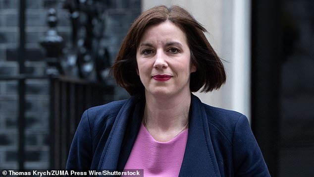 Bridget Phillipson acusada de utilizar las próximas elecciones como “excusa” para no emitir la tan esperada guía sobre servicios diferenciados por sexo, un año después del histórico fallo de la Corte Suprema.