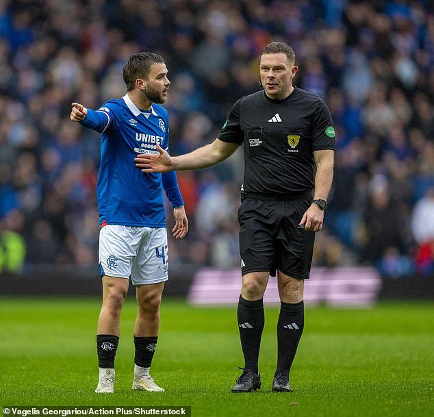 La vergonzosa ausencia de árbitros escoceses de una lista de 170 árbitros de la Copa Mundial de la FIFA sólo demuestra que el VAR no ha mejorado a los silbantes… simplemente ha amplificado su incompetencia.