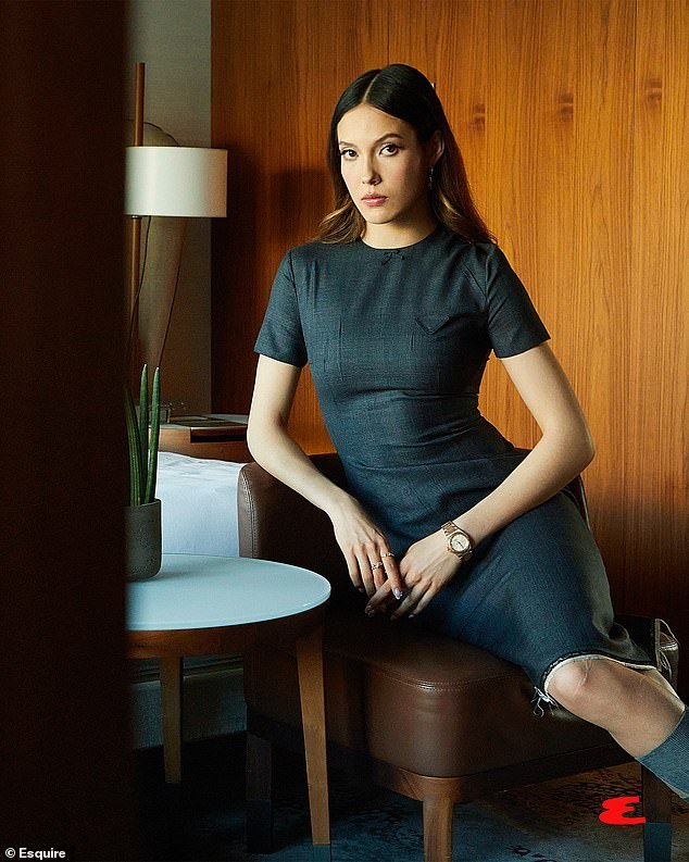 Eileen Gu arremete contra las críticas de JD Vance por elegir a China en lugar de Estados Unidos en los Juegos Olímpicos mientras sorprende en una nueva sesión de fotos