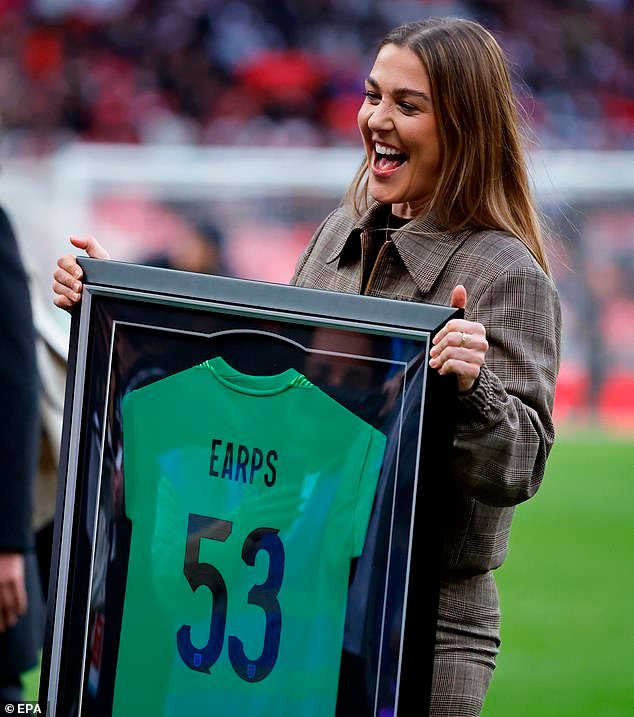 Inglaterra 1-0 España: Lauren Hemp anota el primer gol de las Leonas en Wembley… mientras Mary Earps regresa para despedirse después de la reacción violenta por su retiro