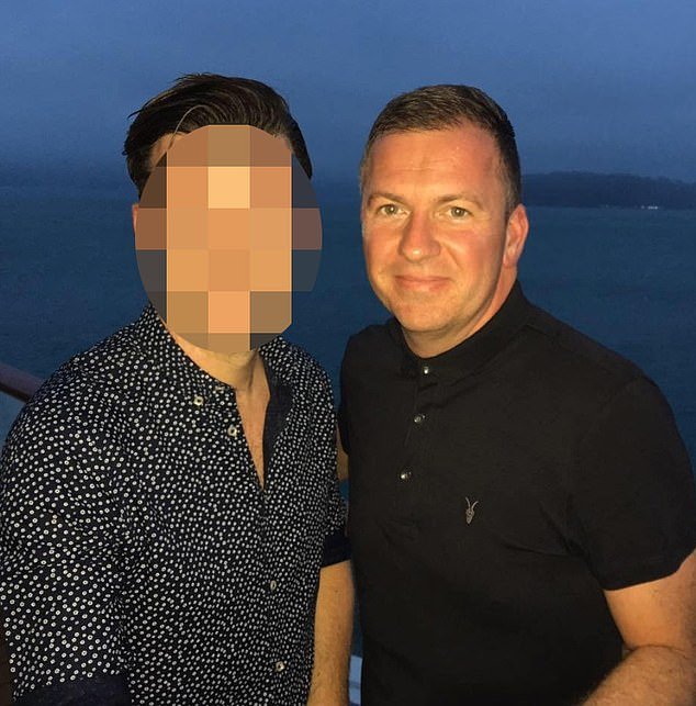 Asistente de vuelo de Virgin Air arrestado en Florida por “estafar” a una adolescente a la que acusó de saltarse la cola en el Magic Kingdom de Disney