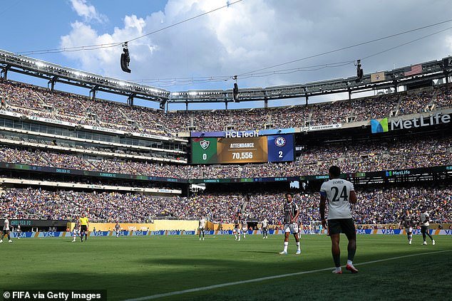 Nuevo furor por la Copa Mundial mientras los fanáticos enfrentan un aumento de precios del 775 POR CIENTO después del escándalo de las entradas: ‘Es una extorsión’