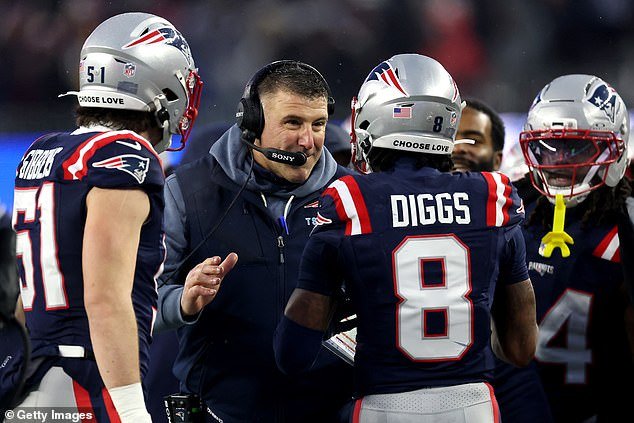 Las estrellas de los Patriots exigirán ‘respuestas’ de Mike Vrabel sobre el escándalo de Dianna Russini, revela un experto de la NFL