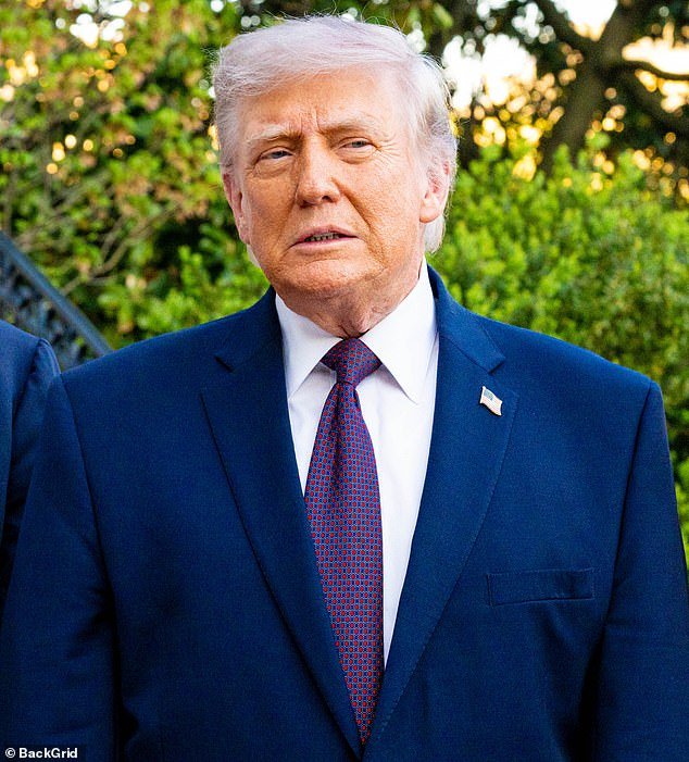 El ejército estadounidense desafía a Trump por el bloqueo de Ormuz con una escalofriante advertencia: “¡Prepárense para ser abordados!” »