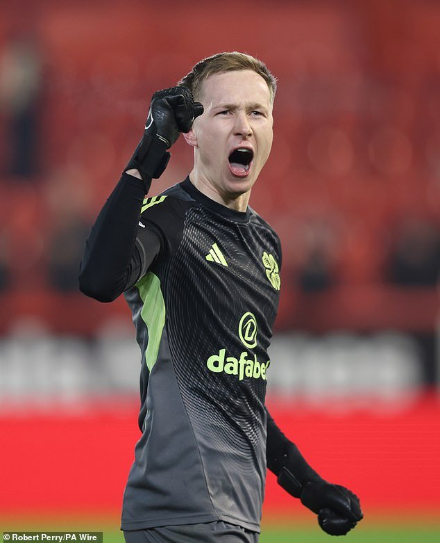 Se suponía que sería el ‘guardián de la copa’ del Celtic, pero un cambio de entrenador le hizo perder la oportunidad en Hampden… ahora Viljami Sinisalo aspira a un doblete tras hacerse suyos los guantes.