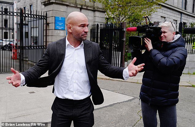 Conor McGregor sugiere que tuvo una idea para un negocio de whisky de 442 millones de libras.