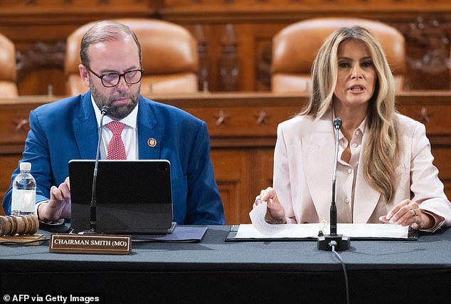 Melania Trump rompe el silencio por primera vez desde la bomba de Epstein con un audaz mensaje a los legisladores