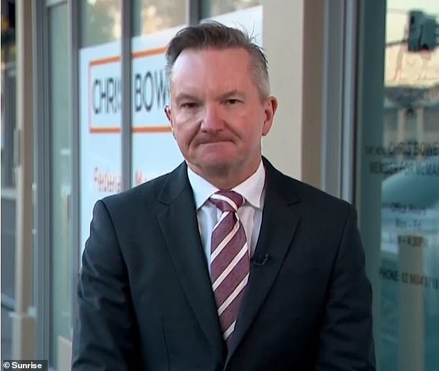 La sombría admisión de Chris Bowen sobre el futuro de los suministros de petróleo de Australia después de que estalla un infierno masivo en la refinería, mientras se revela la causa