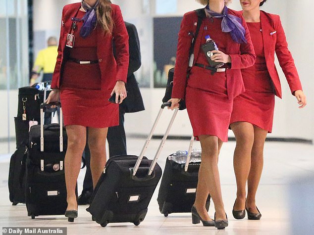 Los miembros de la tripulación de Virgin Australia reciben tratamiento médico después del incidente en la habitación del hotel de Bali, mientras la aerolínea inicia una investigación