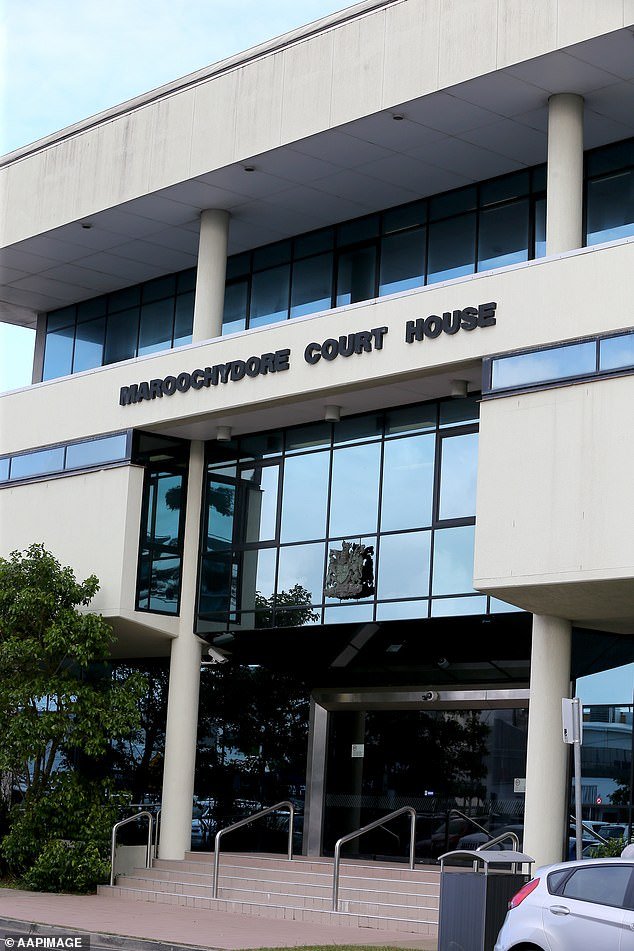 Masajista de 58 años acusado de violación después de que OCHO mujeres afirmaran haber sido agredidas sexualmente por él