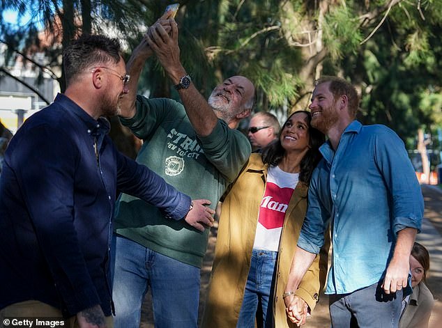 Las fotos que muestran a australianos desembolsando más de 3.200 dólares por entradas para el fin de semana exclusivo de Meghan ‘Her Best Life’ han sido realmente estafadas.