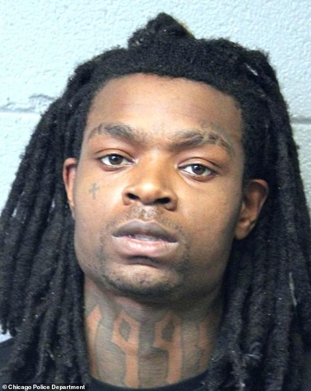 El criminal de Chicago que conmocionó al mundo al torturar a un adolescente discapacitado durante una transmisión en vivo en 2017 ahora está nuevamente tras las rejas por OTRO ataque