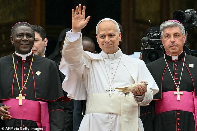 El Papa dice que el mundo está siendo devastado por un puñado de tiranos y condena a los líderes que gastan miles de millones en guerras, después de los ataques de Trump en las redes sociales