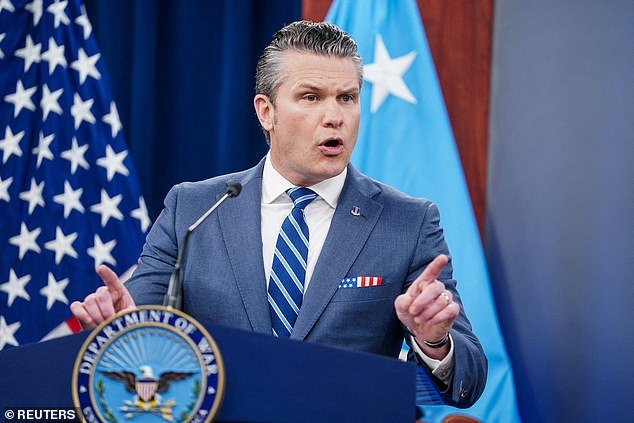 Pete Hegseth advierte a Irán que el ejército estadounidense está “listo y cargado” y que la inteligencia es mejor que NUNCA para atacar en cualquier momento.