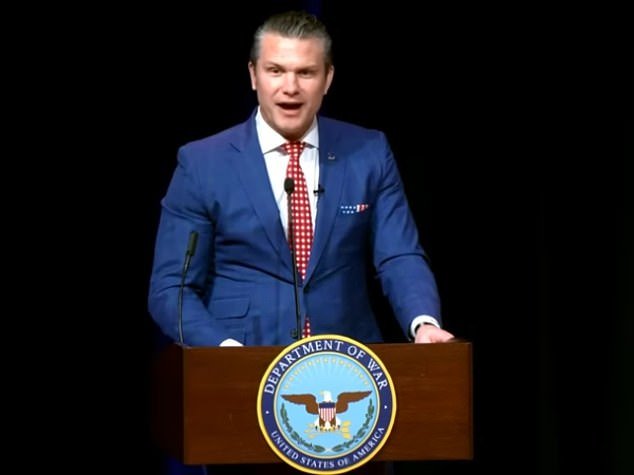 Pete Hegseth lee versículos bíblicos falsos de Pulp Fiction durante el servicio de oración en el Pentágono