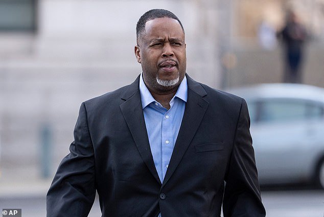 El exjugador y entrenador de la NBA Damon Jones anulará su declaración de culpabilidad en un juicio federal por apuestas