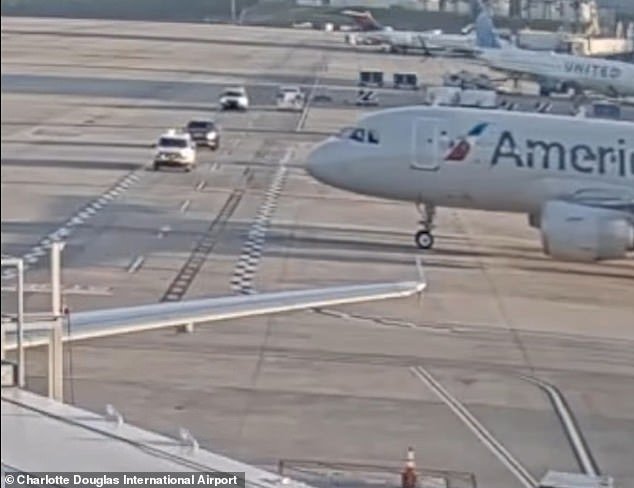El piloto de American Airlines se vio obligado a frenar repentinamente después de que un CAMIÓN lo pasara en el último y aterrador casi accidente en el aeropuerto.