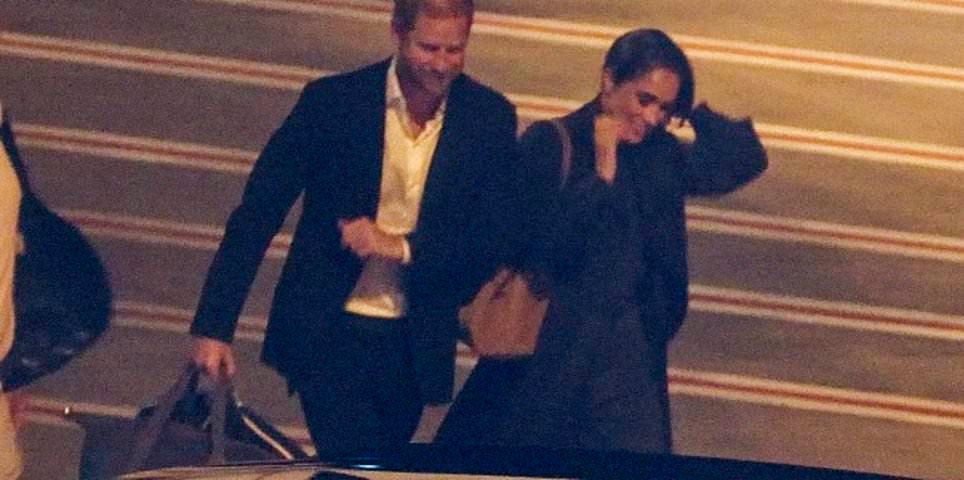 Las fotos demuestran cómo USTED pagó para que Meghan realizara un icónico paseo costero en Sydney, mientras la duquesa de Sussex se prepara para una jubilación de $ 3200 por cabeza.