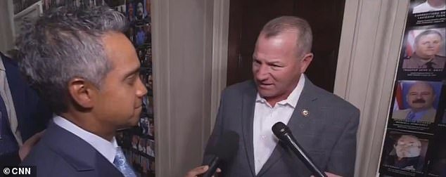 El republicano de Texas llama a Trump “casi la segunda venida” en medio de una disputa con el Papa Leo y el meme viral de Jesús