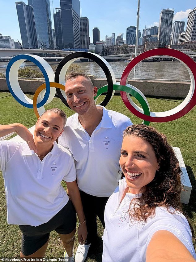 Ian Thorpe muestra su increíble pérdida de peso mientras se une a otros atletas olímpicos australianos antes de los Juegos de Brisbane.