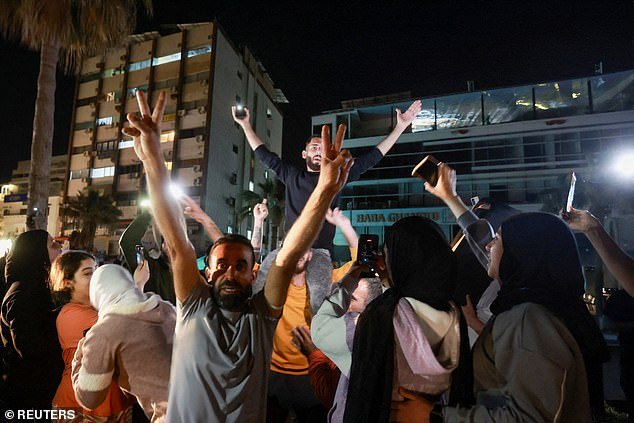 Celebraciones en el Líbano cuando entra en vigor el alto el fuego con Israel y Trump elogia el esfuerzo de paz “histórico” con Irán: “¡Están sucediendo cosas buenas!” »