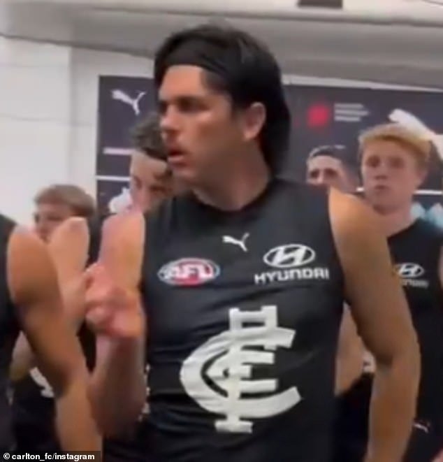 Las leyendas del fútbol critican las ‘inquietantes’ imágenes previas al partido de Elijah Hollands que muestran por qué nunca debería haber salido al campo