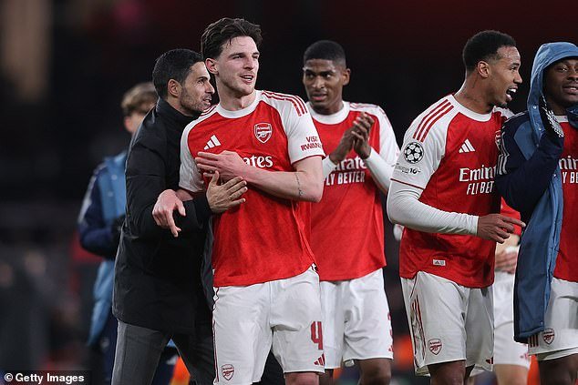 Revelado: El Arsenal encendió un fuego REAL en la reunión crucial de Mikel Arteta con las estrellas de los Gunners en el campo de entrenamiento del club después de los extraños comentarios del técnico en la conferencia de prensa mientras busca evitar una desastrosa derrota por el título.